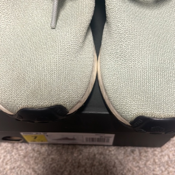 Adidas gently used - Picture 2 of 6